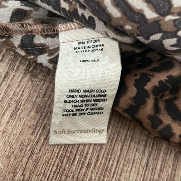 Soft Surroundings Long Lined Animal Print 100% Silk Button Up Blouse Size XS - Picture 4 of 4